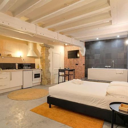 Industrial-Style Studio With Bathtub, Vieux-Lyon Exterior photo